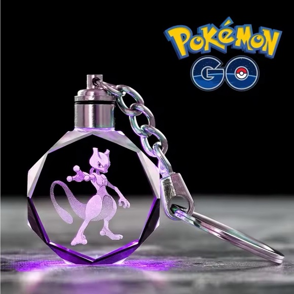 Pokemon Mewtwo Laser Etched Crystal Light Up Color Changing Keychain - Picture 1 of 4